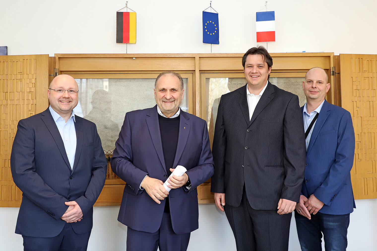 Hans Peter Wollseifer (2.v.l.), Präsident der Handwerkskammer zu Köln, nahm die Vereidigung von Patrick Engeln, Jan-Simon Krause und Sascha Mario Hebborn vor (von links). 