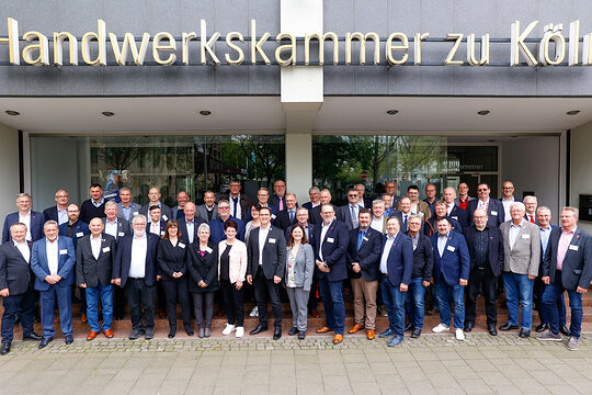 Erstmals seit 2006 tagte die zweimal jährlich stattfindende DHKT-Bundesversammlung der Arbeitnehmervizepräsidentinnen und -präsidenten wieder in Köln.